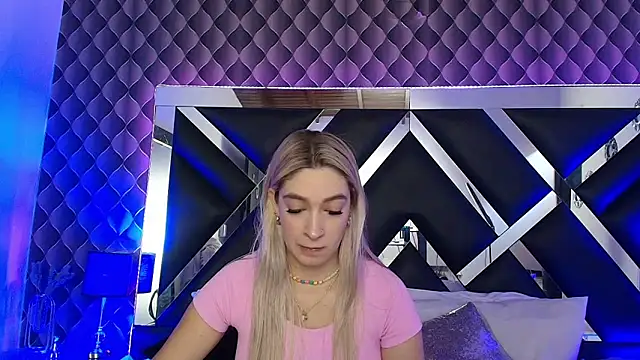 victoriaa lee  online show from 11.05.25