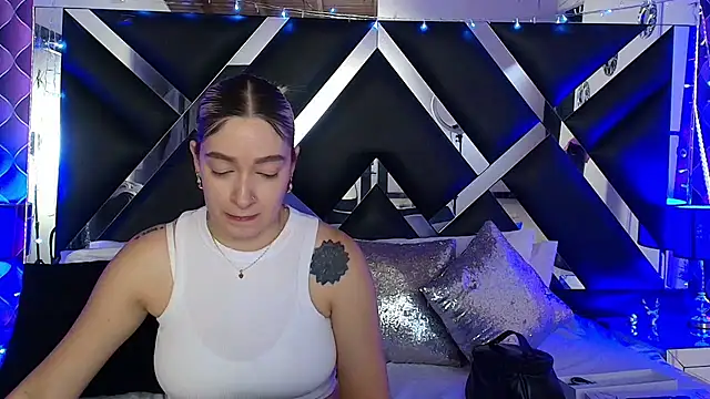 victoriaa lee  online show from 05.11.26