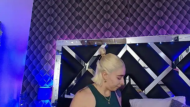 victoriaa lee  online show from 07.02.26