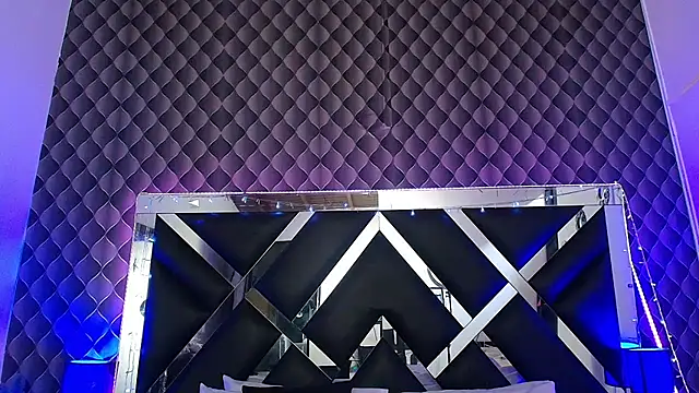 victoriaa lee  online show from 07.04.26