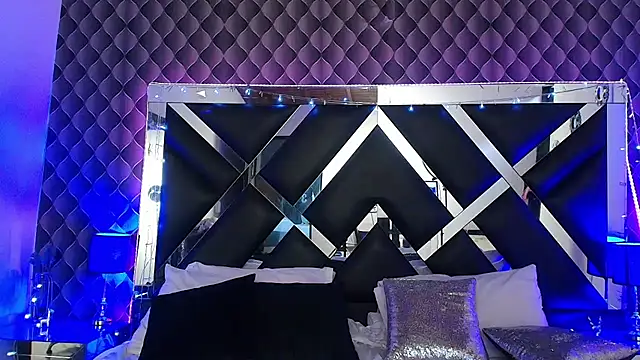 victoriaa lee  online show from 07.17.26