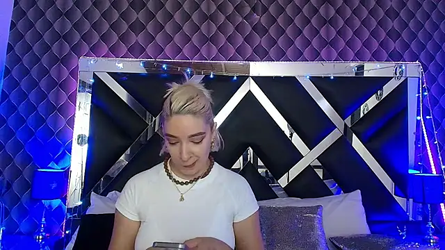 victoriaa lee  online show from 07.18.26