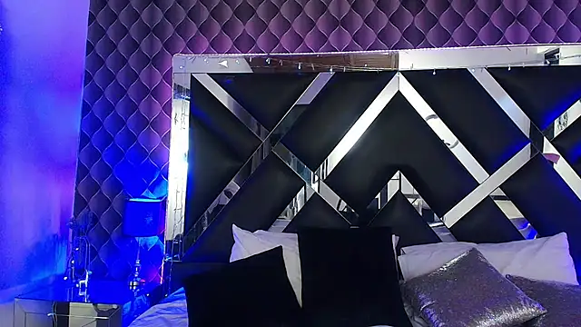victoriaa lee  online show from 07.24.26