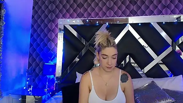 victoriaa lee  online show from 07.28.26