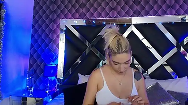 victoriaa lee  online show from 07.28.26