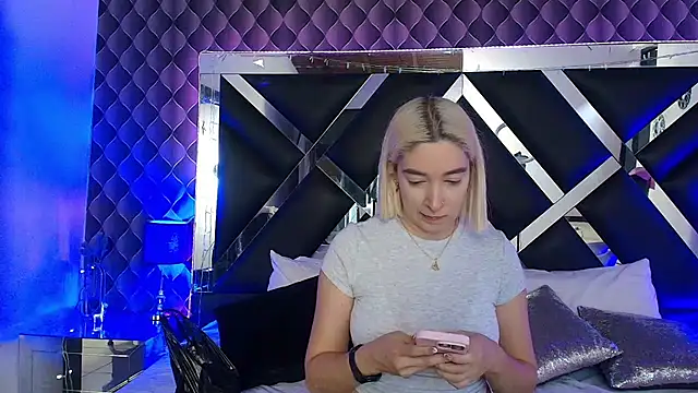 victoriaa lee  online show from 07.29.26
