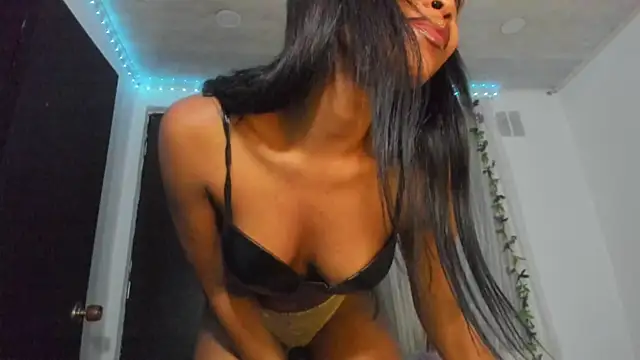 Snapshot of Mia_damm chatting on 03.04.25 Mia damm online show from 03.04.25