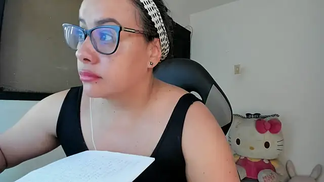 Snapshot of smile_sweetpao chatting on 02.19.25 smile sweetpao online show from 02.19.25