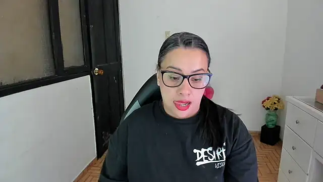 Snapshot of smile_sweetpao chatting on 10.17.25 smile sweetpao online show from 10.17.25