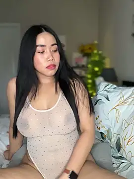 Snapshot of JazzieXo chatting on 12.13.24 JazzieXo online show from 12.13.24