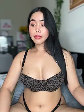 Snapshot of JazzieXo chatting on 12.16.24 JazzieXo online show from 12.16.24