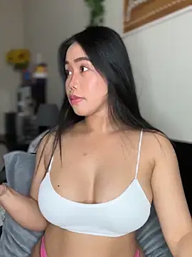 Snapshot of JazzieXo chatting on 02.18.25 JazzieXo online show from 02.18.25