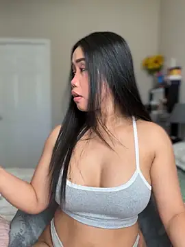 Snapshot of JazzieXo chatting on 03.05.25 JazzieXo online show from 03.05.25