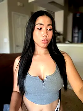 Snapshot of JazzieXo chatting on 09.30.25 JazzieXo online show from 09.30.25