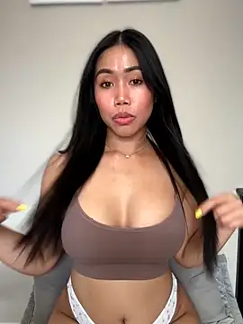 Snapshot of JazzieXo chatting on 10.11.25 JazzieXo online show from 10.11.25