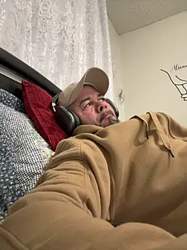 Snapshot of Cristian-Brayan chatting on 11.11.25 Cristian-Brayan online show from 11.11.25