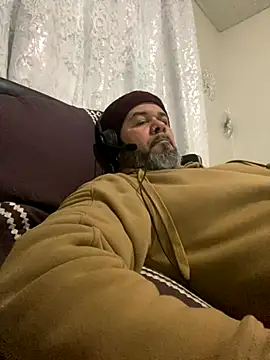 Snapshot of Cristian-Brayan chatting on 11.26.25 Cristian-Brayan online show from 11.26.25