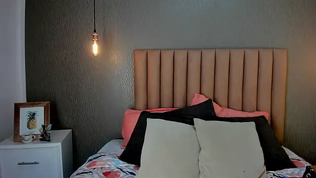 Snapshot of Alexa_Thaylor_ chatting on 02.10.25 Alexa Thaylor online show from 02.10.25