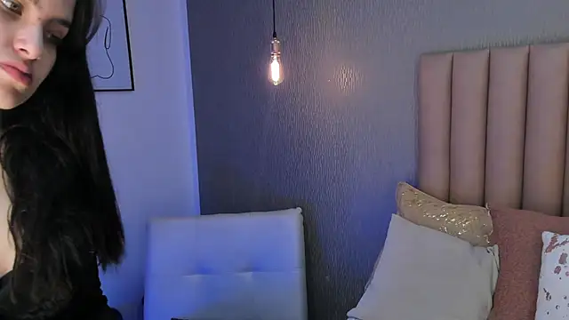 Snapshot of Alexa_Thaylor_ chatting on 09.10.25 Alexa Thaylor online show from 09.10.25