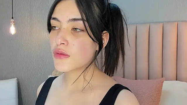 Snapshot of Alexa_Thaylor_ chatting on 09.15.25 Alexa Thaylor online show from 09.15.25