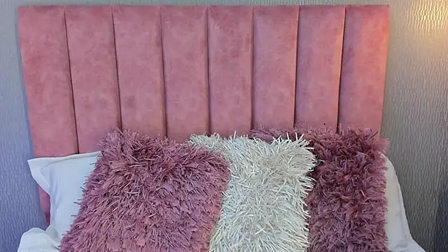 Snapshot of Alexa_Thaylor_ chatting on 10.04.25 Alexa Thaylor online show from 10.04.25