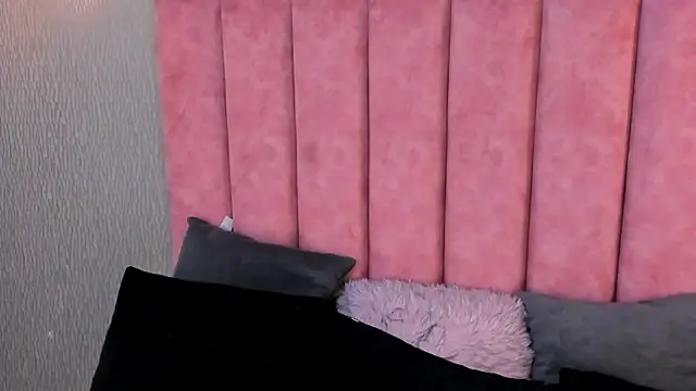 Snapshot of Alexa_Thaylor_ chatting on 11.04.25 Alexa Thaylor online show from 11.04.25