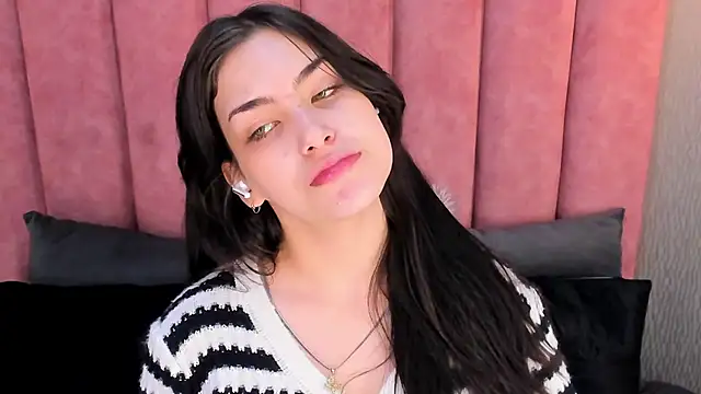 Snapshot of Alexa_Thaylor_ chatting on 11.08.25 Alexa Thaylor online show from 11.08.25