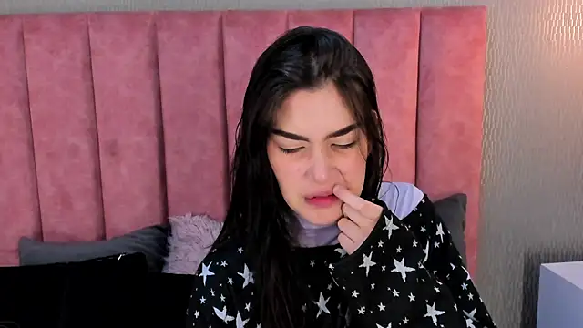 Snapshot of Alexa_Thaylor_ chatting on 11.19.25 Alexa Thaylor online show from 11.19.25