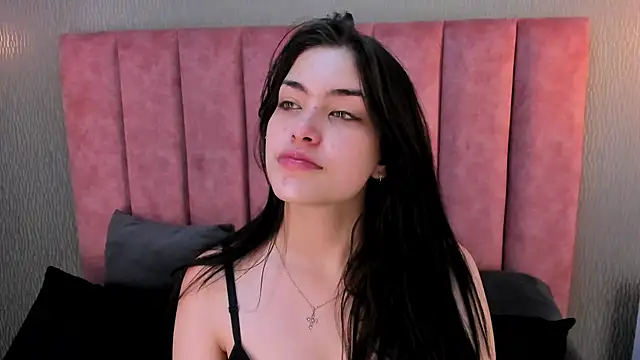 Snapshot of Alexa_Thaylor_ chatting on 11.20.25 Alexa Thaylor online show from 11.20.25