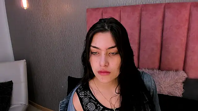 Snapshot of Alexa_Thaylor_ chatting on 11.28.25 Alexa Thaylor online show from 11.28.25