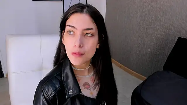 Snapshot of Alexa_Thaylor_ chatting on 12.04.25 Alexa Thaylor online show from 12.04.25