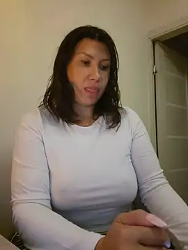 Snapshot of ROXOLANAA_SEXY chatting on 06.25.26 ROXOLANAA SEXY online show from 06.25.26