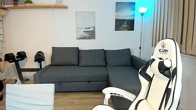 PollyFlame online show from 01.24.25