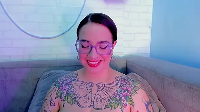 Snapshot of DEVA_BLUE_ chatting on 03.05.25 DEVA BLUE online show from 03.05.25