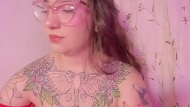 Snapshot of DEVA_BLUE_ chatting on 09.26.25 DEVA BLUE online show from 09.26.25