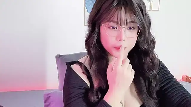   Lyly   online show from 12.04.25