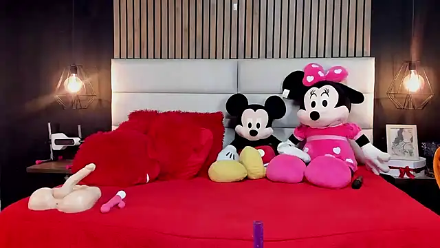 NiicolleMiller online show from 09.28.25