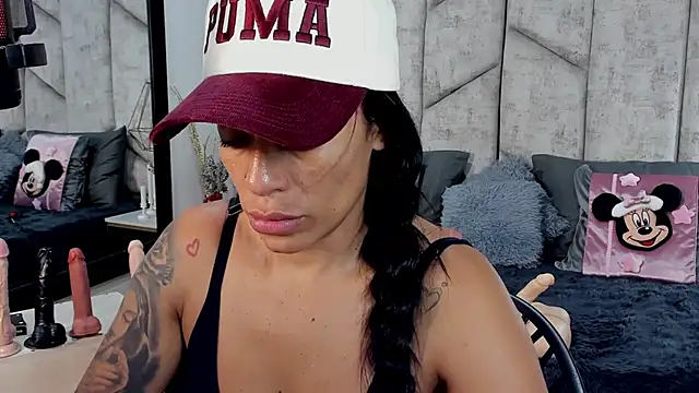 NiicolleMiller online show from 11.18.25