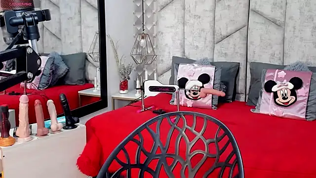 NiicolleMiller online show from 11.24.25