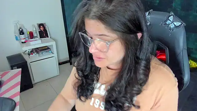 Snapshot of BellaFlaming chatting on 01.06.25 BellaFlaming online show from 01.06.25