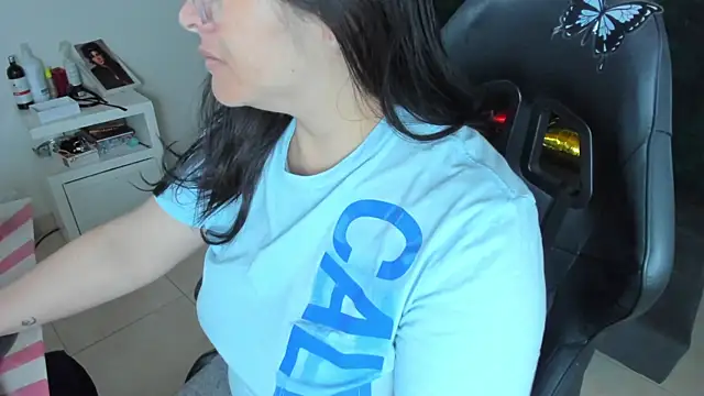 Snapshot of BellaFlaming chatting on 01.16.25 BellaFlaming online show from 01.16.25