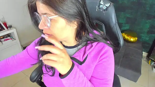 Snapshot of BellaFlaming chatting on 01.22.25 BellaFlaming online show from 01.22.25