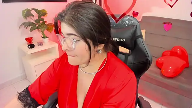 Snapshot of BellaFlaming chatting on 02.14.25 BellaFlaming online show from 02.14.25