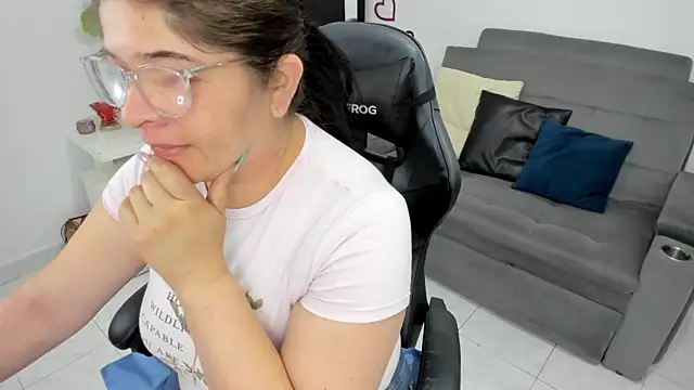 Snapshot of BellaFlaming chatting on 02.17.25 BellaFlaming online show from 02.17.25