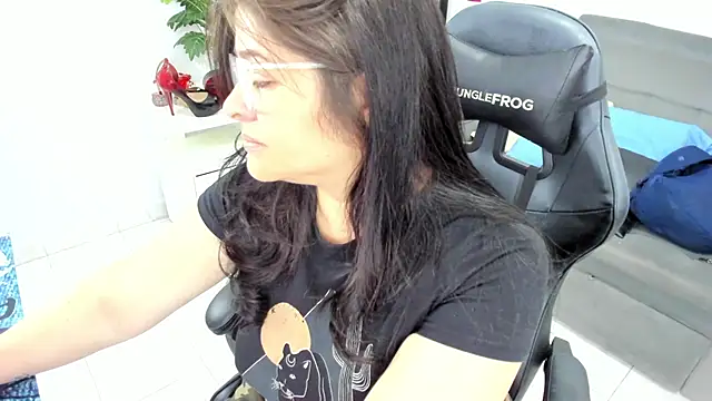 Snapshot of BellaFlaming chatting on 02.25.25 BellaFlaming online show from 02.25.25