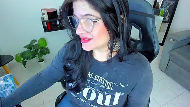 Snapshot of BellaFlaming chatting on 09.13.25 BellaFlaming online show from 09.13.25