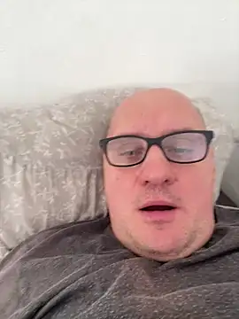 Snapshot of vanjbi45 chatting on 02.18.25 vanjbi45 online show from 02.18.25