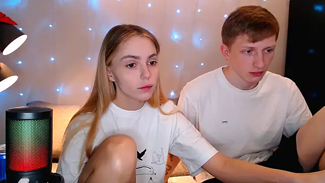 juliaanddima online show from 10.14.25