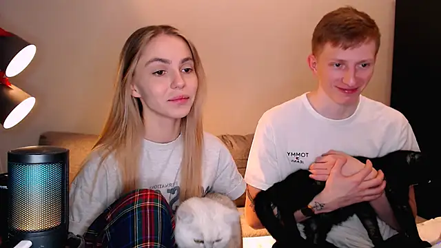 juliaanddima online show from 11.18.25