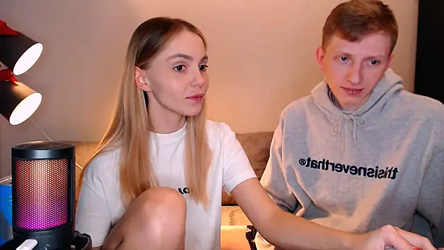 juliaanddima online show from 11.21.25